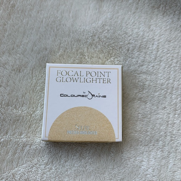 Coloured Raine Highlighter in Selfie - Picture 3 of 6